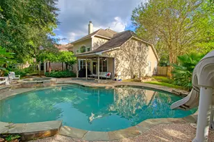 19 E Sundance Cir, The Woodlands, TX 77382 - Photo 2
