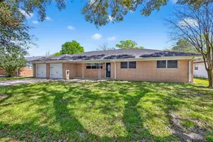 1215 Lawrence St, Rosenberg, TX 77471 - Photo 2