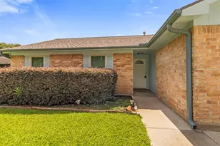 16319 Pitch Pine Dr, Houston, TX 77070 - Photo 2
