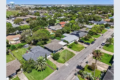 145 San Marino Drive, Galveston, TX 77550 - Photo 28