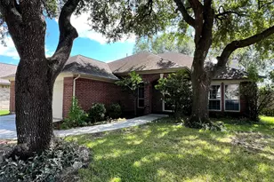 2005 Dawn Crest Ct, League City, TX 77573 - Photo 1