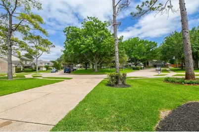 2226 Mill Creek Drive, Sugar Land, TX 77478 - Photo 2