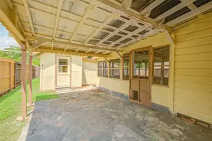 704 Pin Money St, Clute, TX 77531 - Photo 20