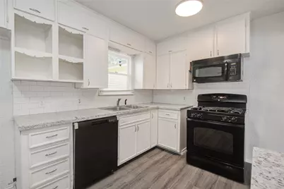 704 Pin Money Street, Clute, TX 77531 - Photo 8