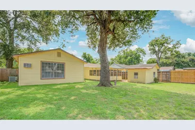 704 Pin Money Street, Clute, TX 77531 - Photo 2