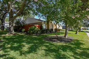 1918 Liberty Point Ln, Sugar Land, TX 77478 - Photo 2