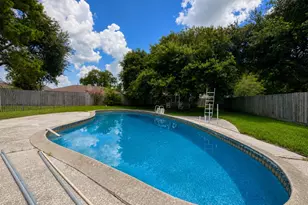 2109 E Linwood Oaks St, Pearland, TX 77581 - Photo 30