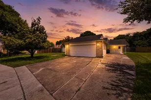 2109 E Linwood Oaks St, Pearland, TX 77581 - Photo 2