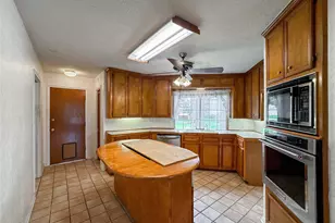 2109 E Linwood Oaks St, Pearland, TX 77581 - Photo 10