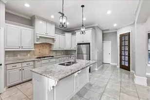 160 Colonial Estates Dr, Bridge City, TX 77611 - Photo 4