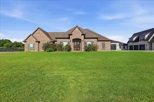 160 Colonial Estates Dr, Bridge City, TX 77611 - Photo 1