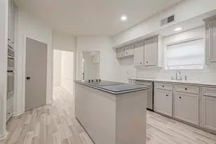 1015 Sugar Lakes Dr, Sugar Land, TX 77478 - Photo 12