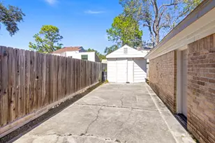 13910 Ella Lee Ln, Houston, TX 77077 - Photo 12