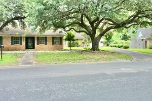 1302 Linwood Dr, Wharton, TX 77488 - Photo 2