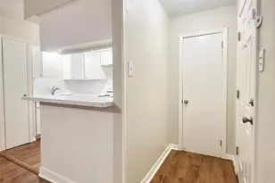 201 S Kaysie St, Angleton, TX 77515 - Photo 2