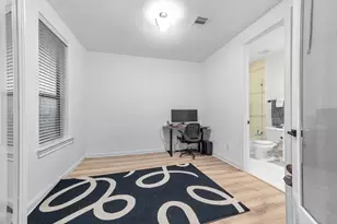 3205 Maxroy St, Houston, TX 77008 - Photo 6