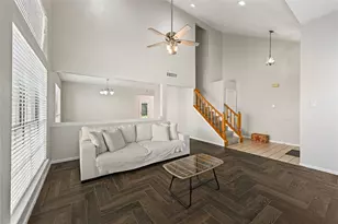 1555 Hillside Elm St, Houston, TX 77062 - Photo 4