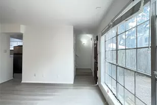 921 Wax Myrtle Ln, Houston, TX 77079 - Photo 2