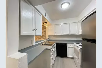 921 Wax Myrtle Lane, Houston, TX 77079 - Photo 10