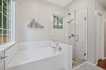 126 E Wilde Yaupon Circle, The Woodlands, TX 77381 - Photo 32