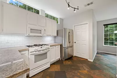 126 E Wilde Yaupon Circle, The Woodlands, TX 77381 - Photo 18