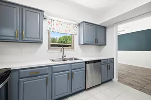 9263 Westwood Village Dr, Houston, TX 77036 - Photo 16