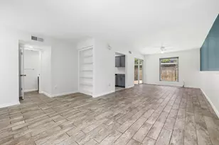 9263 Westwood Village Dr, Houston, TX 77036 - Photo 8