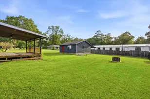 707 Layl Dr, Liberty, TX 77575 - Photo 24