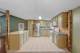 707 Layl Dr, Liberty, TX 77575 - Photo 10