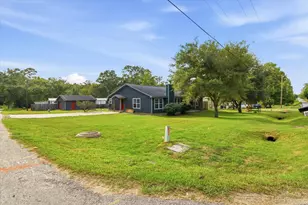 707 Layl Dr, Liberty, TX 77575 - Photo 4