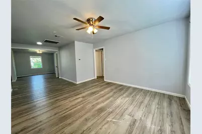 150 Huisache Street, Lake Jackson, TX 77566 - Photo 2