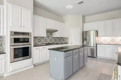 118 Oriel Oaks Circle, The Woodlands, TX 77382 - Photo 14