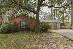 324 Olive St, Huntsville, TX 77340 - Photo 2