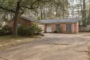324 Olive St, Huntsville, TX 77340 - Photo 1