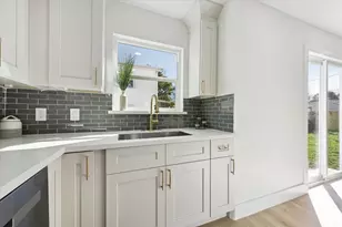 212 N Forrest Ave, La Porte, TX 77571 - Photo 14