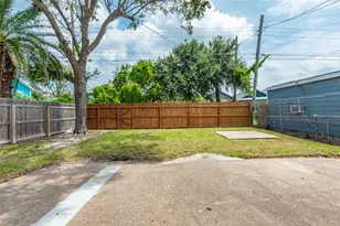 2809 Bernardo De Galvez Ave, Galveston, TX 77550 - Photo 26