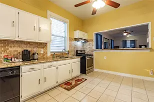 2809 Bernardo De Galvez Ave, Galveston, TX 77550 - Photo 12