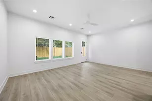 8019 Grandview St, Houston, TX 77051 - Photo 12