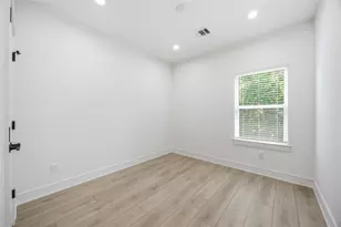8019 Grandview St, Houston, TX 77051 - Photo 26