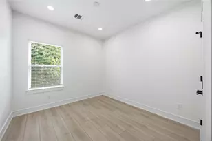 8019 Grandview St, Houston, TX 77051 - Photo 20