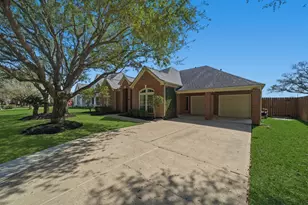 422 Bridge Crest Blvd, Houston, TX 77082 - Photo 2
