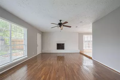 10534 Evesborough Drive, Houston, TX 77099 - Photo 6