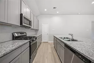 3919 Sugardale St, Baytown, TX 77521 - Photo 8
