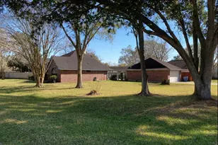 301 Jansen Dr, West Columbia, TX 77486 - Photo 1