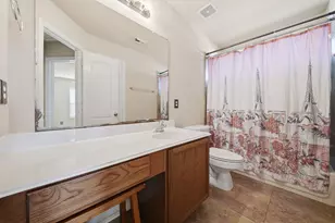 2308 Oakleaf Hills Cir, Conroe, TX 77304 - Photo 4