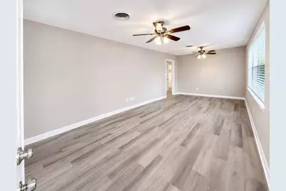 819 W Kyle Road, Clute, TX 77531 - Photo 6