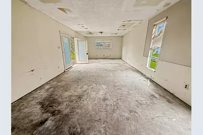 613 Center Way Street, Lake Jackson, TX 77566 - Photo 4