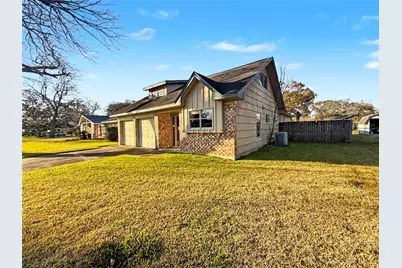613 Center Way Street, Lake Jackson, TX 77566 - Photo 2