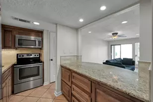 33 Regency Pt, Conroe, TX 77356 - Photo 10