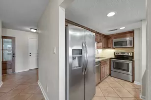 33 Regency Pt, Conroe, TX 77356 - Photo 8